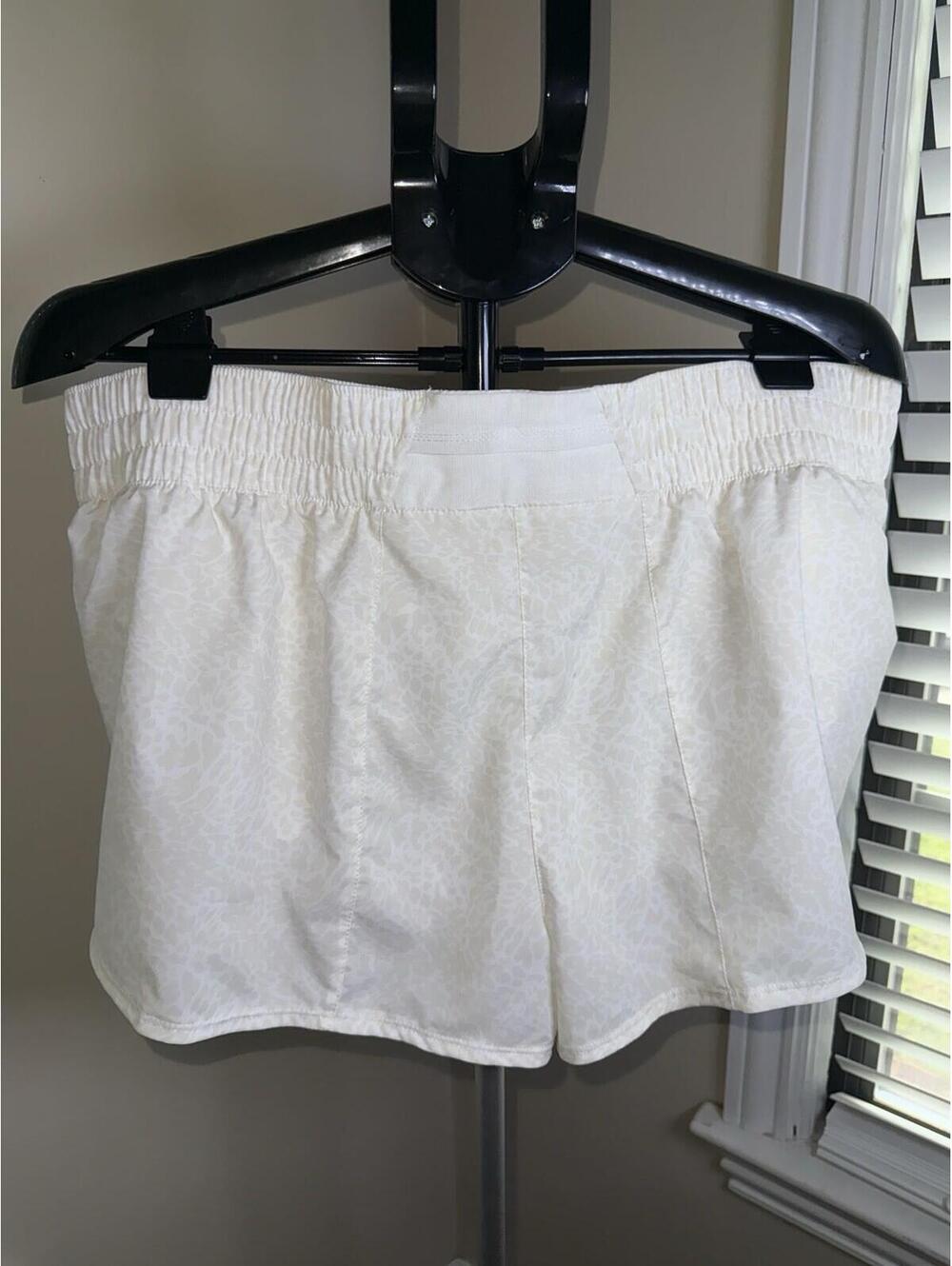 Nike Dri-FIT Training Skort Skirt Shorts Women’s XL White Animal Print NWT - Picture 2 of 4
